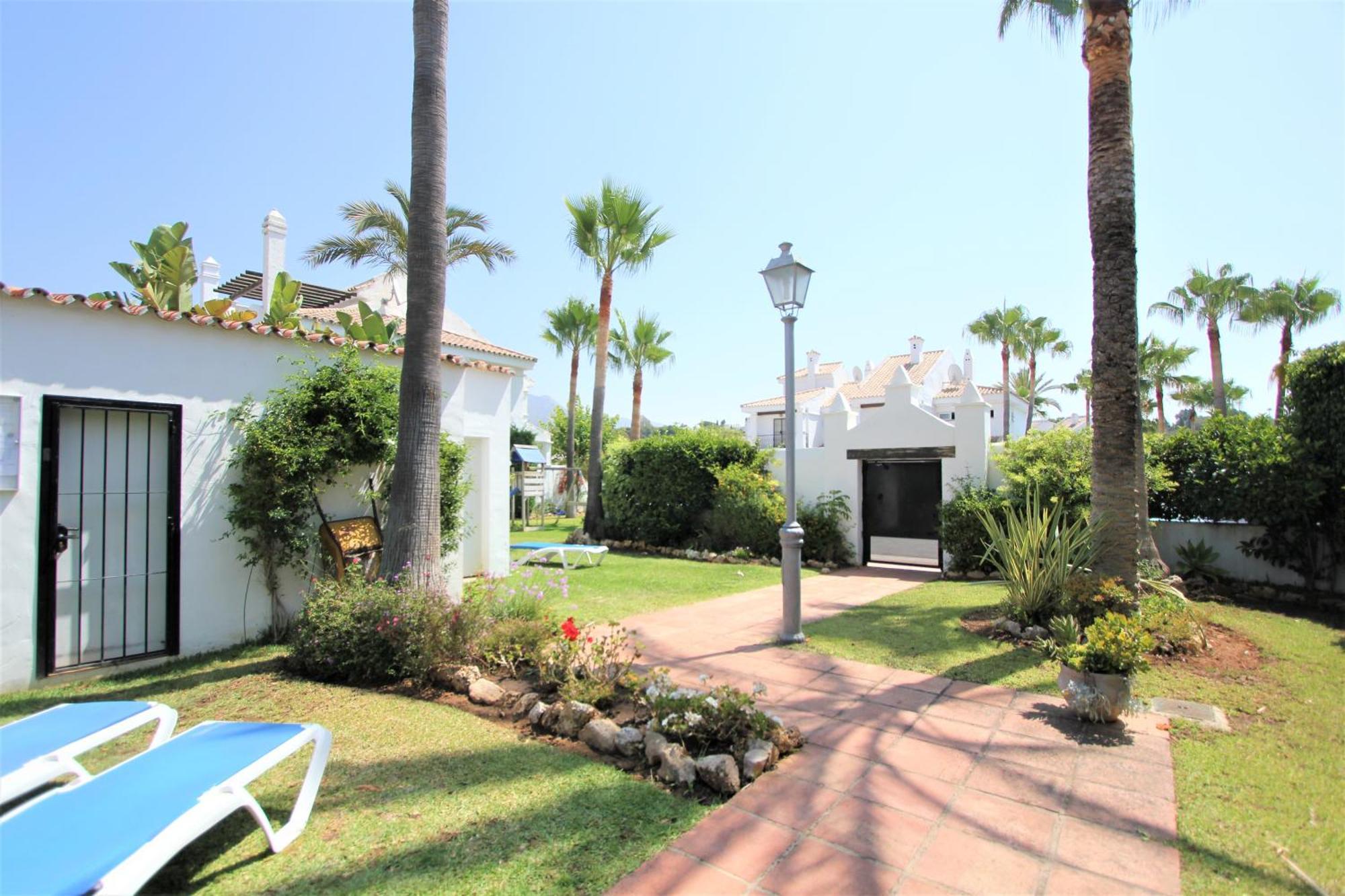 Apartamentos Naranjos Del Sol Marbella Exterior foto