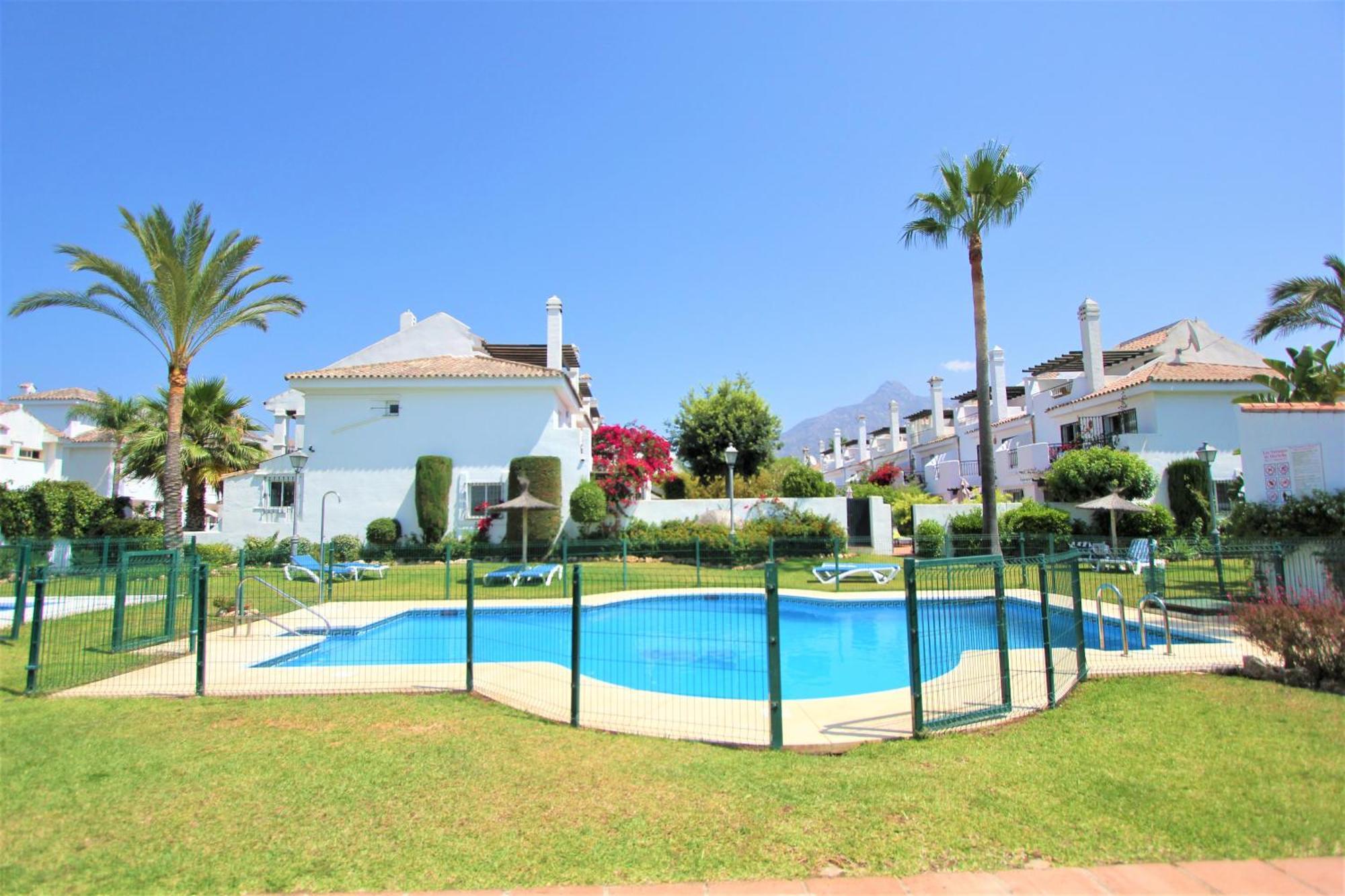 Apartamentos Naranjos Del Sol Marbella Exterior foto