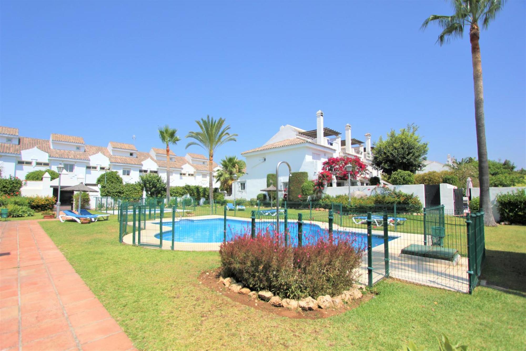 Apartamentos Naranjos Del Sol Marbella Exterior foto