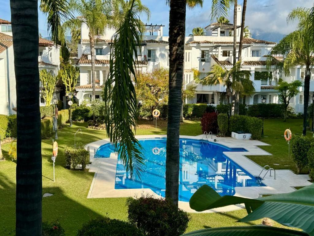 Apartamentos Naranjos Del Sol Marbella Exterior foto